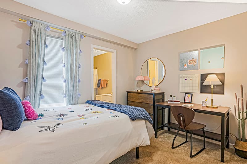 Model-Bedroom-03-Enclave-425-Athens-GA-10